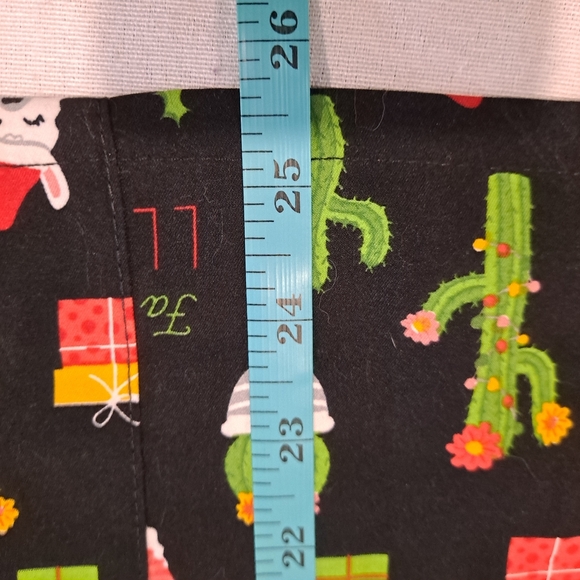 elite Med Performance Scrub Top Womens Microflex Christmas Llama Cactus - Picture 8 of 14